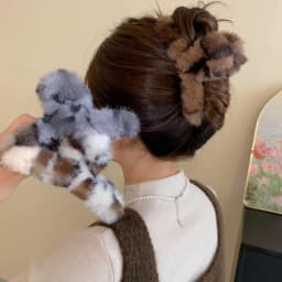 Warm Leopard Print Plush Acrylic Hair Claw Clips for Women Winter Vvintage Daily Party Updo Ponytail Holder Accessories M