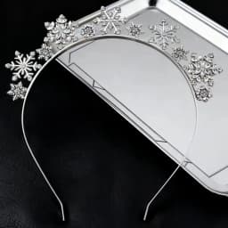 The new snowflake Christmas party headband from 1pc is elegant, fashionable and three-dimensional
