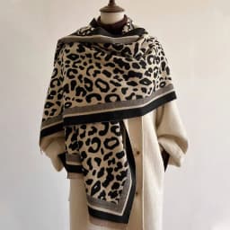 1pc Women's double-sided leopard jacquard imitation cashmere scarf Fashionable color matching leopard warm shawl scarf with tass