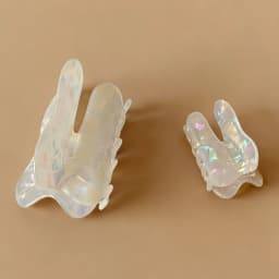 Exquisite and cute tooth-shaped hair clip, iridescent Marlon color, available in large and small sizes, half-up style, semi-tran