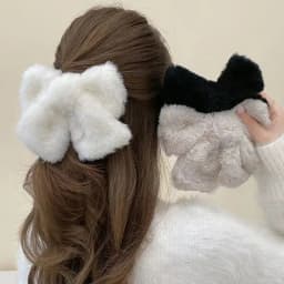 1pc New Korean version autumn and winter plush bow hair clip, velvet back of the head hair clip, furry clip hair accessory
