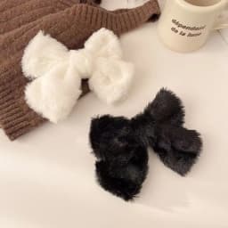 1pc New Korean version autumn and winter plush bow hair clip, velvet back of the head hair clip, furry clip hair accessory