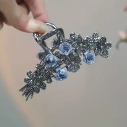 A classic rose shaped hairpin with crystal inlay, made of zinc alloy material, elegant black accessories, for women