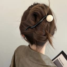 New Twist Hair Clip Barrettes Plastic Acrylic Bead Imitation Pearl Hairpin Twisted Design Women Hair Accessories Shark Hair Claw