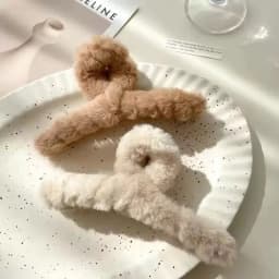 Autumn And Winter Plush Hair Clip: Shark Clip For Back Of Head Bun, High-End Furry Hair Accessories For Women