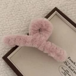 Autumn And Winter Plush Hair Clip: Shark Clip For Back Of Head Bun, High-End Furry Hair Accessories For Women