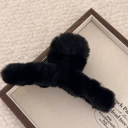 Autumn And Winter Plush Hair Clip: Shark Clip For Back Of Head Bun, High-End Furry Hair Accessories For Women