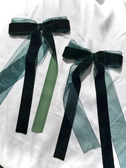 A Vintage and High-End French Hairpin with a Mesh Velvet Bow Ribbon