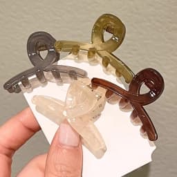 4Pcs/set mini cute claw clip small girl hair claw semi transparent bangs side clip small shark clip women's hair accessory