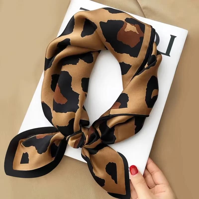 1pcs 70cm Retro Leopard Print Silk Scarf Women Imitation Silk Fashion Versatile Headwear Bag Accessories Bandana Square Scarf