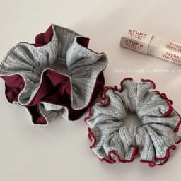 1pc Korean-style autumn/winter knitted scrunchie, fashionable double-layer contrasting color pleated splicing yarn bun hair tie