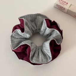 1pc Korean-style autumn/winter knitted scrunchie, fashionable double-layer contrasting color pleated splicing yarn bun hair tie