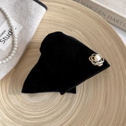 1pc Vintage Velvet Camellia Triangle Hair Clip for Women, High-End Style, Back of Head Hairpin, Updo Shark Clip Hair Accessory