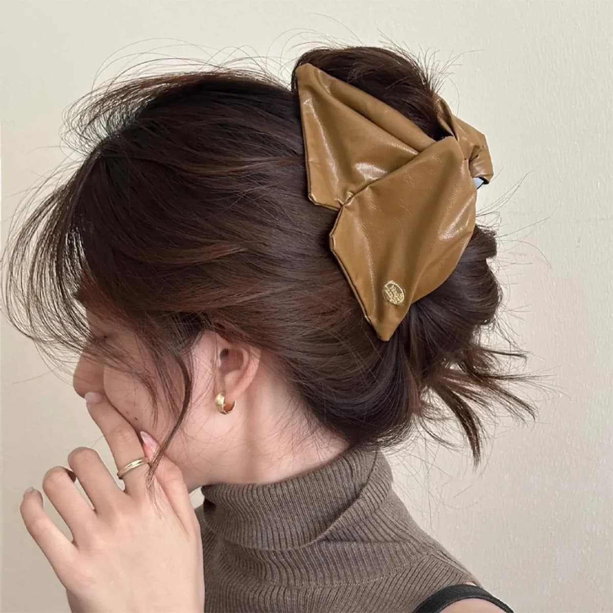 1pc High-Quality Leather Triangular Hair Clip, New Stylish Advanced Back-of-the-Head Hairpin, Elegant Shark Clip Hair Accessory