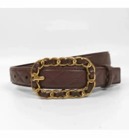 A Versatile and Fashionable Winter Outfit for Women, Featuring a Quilted, Stylish, and Minimalist Design with Decorative Element