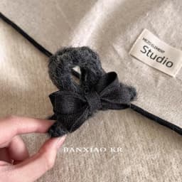 1pc Autumn/Winter Bow Woolen Hair Clip for Women, High-End New Shark Clip, Autumn and Winter Back-of-Head Hair Clip