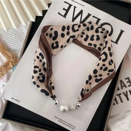 New Summer Pearl Decoration Magnetic Buckle Silk Scarf Versatile Neck Protection Fashionable High End Matching Shirt Scarf Lady
