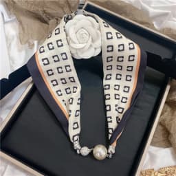 New Summer Pearl Decoration Magnetic Buckle Silk Scarf Versatile Neck Protection Fashionable High End Matching Shirt Scarf Lady