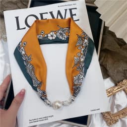 New Summer Pearl Decoration Magnetic Buckle Silk Scarf Versatile Neck Protection Fashionable High End Matching Shirt Scarf Lady