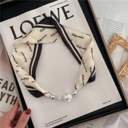 New Summer Pearl Decoration Magnetic Buckle Silk Scarf Versatile Neck Protection Fashionable High End Matching Shirt Scarf Lady