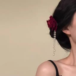 1pc 【Blooming Rose】 Vintage-Inspired Red Rose Hair Clip, Elegant Duckbill Clip, Niche High-End Hair Accessory