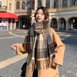 1 pc Fashionable and warm British plaid scarf for autumn and winter, retro and versatile plaid tassel shawl neck scarf, suitable