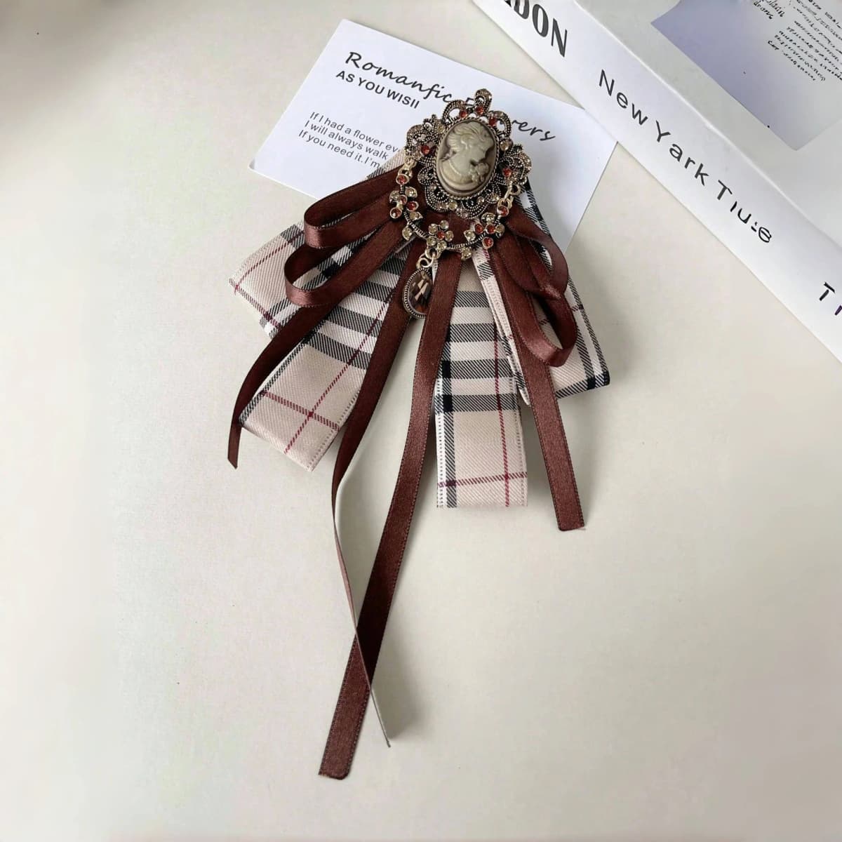 1 Piece of Elegant Women's Plaid Shiny Sequin Cross-Decorated Vintage Bow Tie, Suitable for Parties, Stage Performances, Hosting, Gatherings, Made of Plaid Polyester Fiber (Polyester)