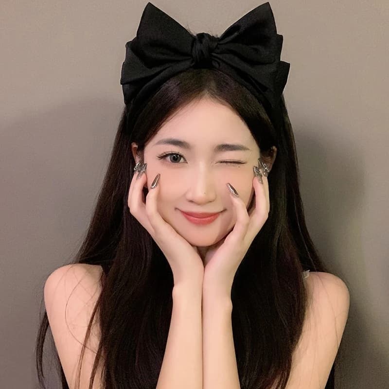 Stylish Headband with Black Bow Knot; Women's Korean Style Elegance in Hair Accessories.