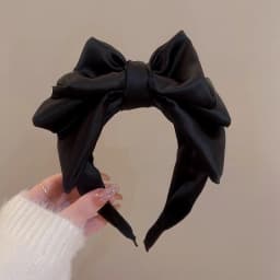 Stylish Headband with Black Bow Knot; Women's Korean Style Elegance in Hair Accessories.
