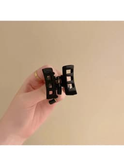 4pcs Classic Matte Small Square Grip Clip Mini High Grip Disc Hair Breakers Small Grip Clip Suitable for Daily Wearing