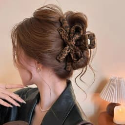 Leopard print bow clip, elegant large shark clip, new autumn and winter back of the head hair clip, stylish clip