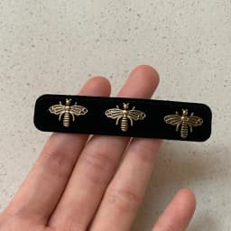 2PCS Red & Black Velvet Hair Clips, Gold Bee Embellishments, Elegant Retro-Style Women’s Hair Accessories, Stylish Daily Wear