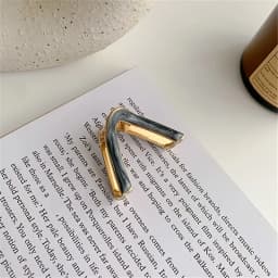 1pc Vintage Triangle Hair Clip,Elegant Small Hair Accessory for Women, Perfect for Valentine's Day, Alloy Hair Clip. Hair Clip