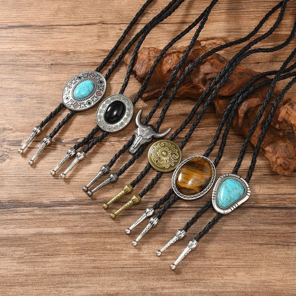 Vintage Artistic Bolo Tie Necklace Antique Silver Turquoise Inlaid Retro Tie Necklace Round Disc Personality