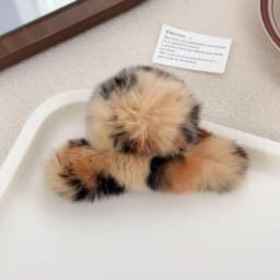 1pc Autumn and winter plush claw clip leopard print rabbit fur shark clip cute furry hair clip headwear furry hair claw headwear