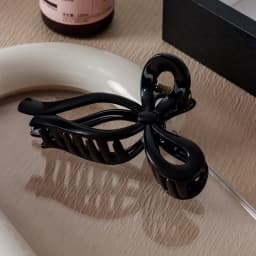 Soft silicone shark clips are safe and advanced. Butterfly clips are shatterproof and unbreakable hair accessories.