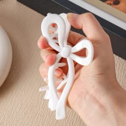 Soft silicone shark clips are safe and advanced. Butterfly clips are shatterproof and unbreakable hair accessories.
