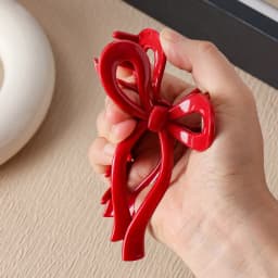 Soft silicone shark clips are safe and advanced. Butterfly clips are shatterproof and unbreakable hair accessories.