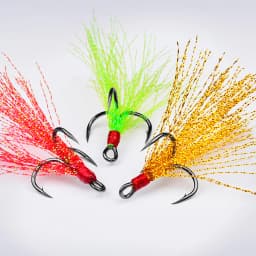 5Pcs 10Pcs Fishing Treble Hooks 4X Strength With Feather Tackle Fishing Hook Stronger Carbon Steel Barbed Fishhooks Pesca