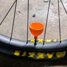 Tubeless Bike Tire Sealant Funnel, Easy Pour Bicycle Wheel Repair Inject Funnel MTB Road Bike Tyre Maintenance Tool