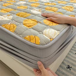 Breathable Soft Mattress Cover Fitted Sheet, Antibacterial Anti-Mite All Season Mattress Protector Non-Slip Silent Single/Double