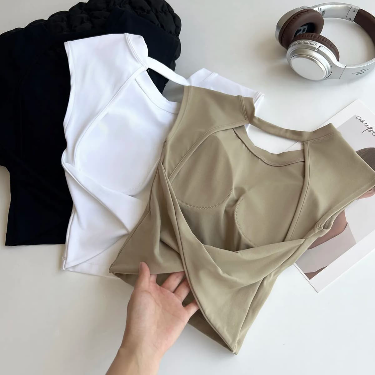 Women's Low-Intensity Yoga Fitness Vest Backless Short Sports T-Shirt Sexy Fixed Cup Waist Slimming Top Short Sleeved