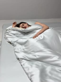 Luxury Mulberry Silk Duvet Cover 1 Piece, Ultra Soft Silk Quilt Cover, Double Queen King Size Bedding Blanket Cover with Zipper