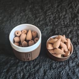45pcs/Box Natural Backflow Incense Cones Sandalwood Wormwood Reflux Tower Incense in Box Suitable for Tea Room Yoga Room