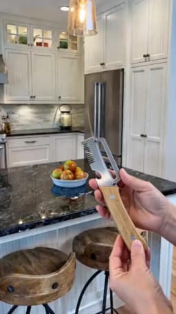 Kitchen Peeler Stainless Steel Vegetable Peeler with Wooden Handle for Peeling and Slicing Fruits and Vegetables Kitchen Tool