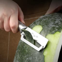 1 stainless steel peeler for peeling and slicing fruits and vegetables | durable and easy to operate