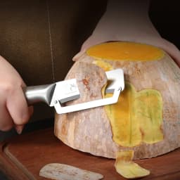 1 stainless steel peeler for peeling and slicing fruits and vegetables | durable and easy to operate