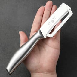 1 stainless steel peeler for peeling and slicing fruits and vegetables | durable and easy to operate