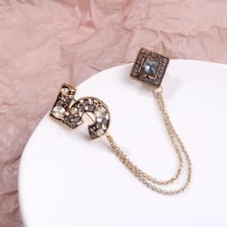 Luxury Fashion Pearl Flower CC Brooches for Women's clothing Number 5 Brooch Gift for Girl Friend Accessories For Jewelry