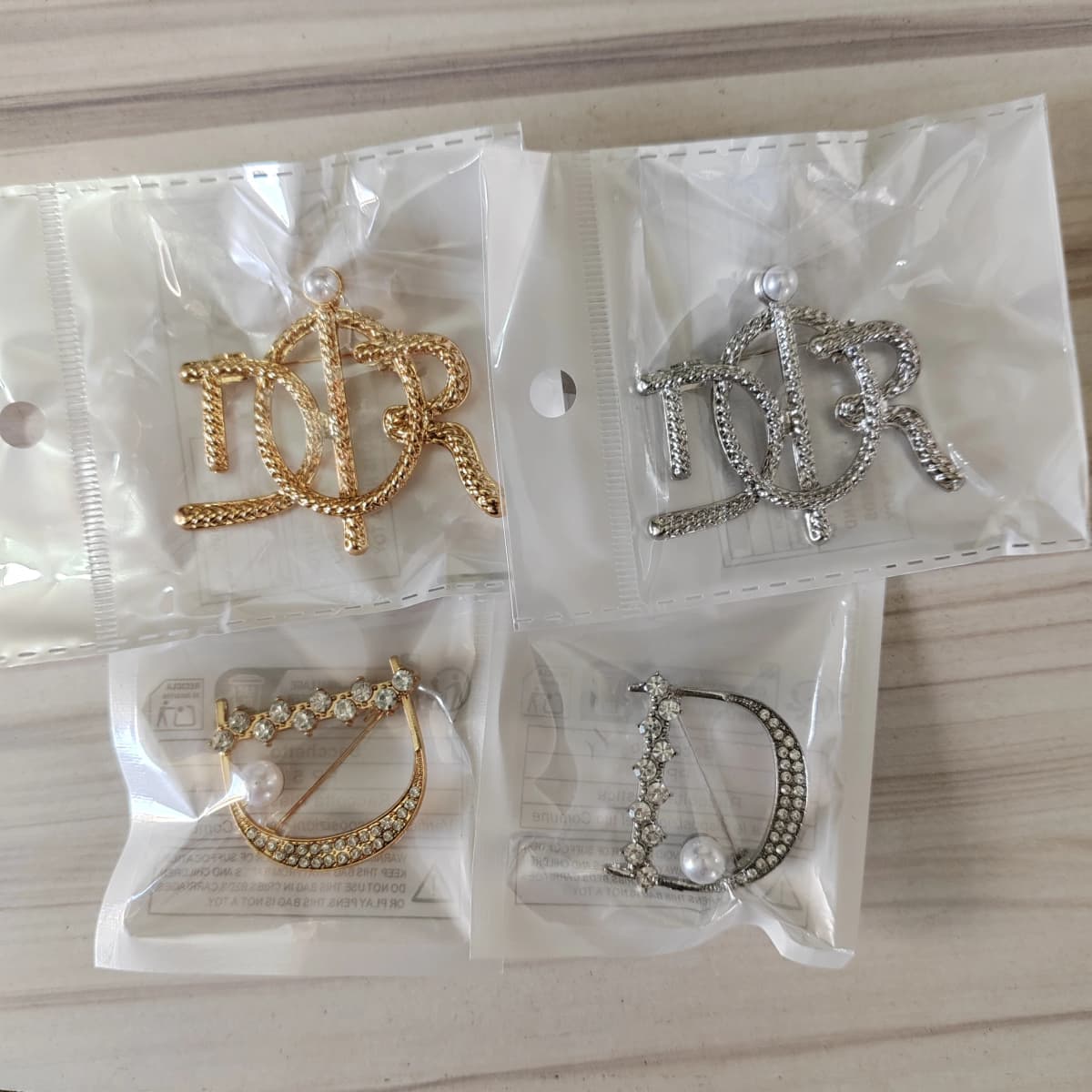 Light Luxury New Women's High-end D Letter Zircon Brooch Pin Ins Design Coat Dress Jacket Accessories Personalized Suit Corsage